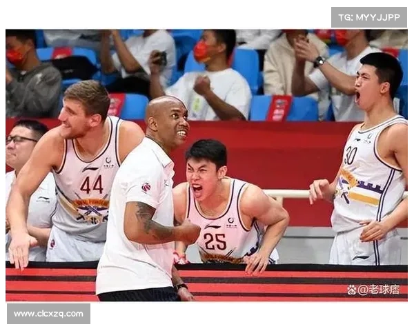 NBA、CBA篮球明星马布里空降石家庄!众球迷苦等三个小时热情依旧 NBA、CBA篮球明星马布里空降石家庄!众球迷苦等三个小时热情依旧
