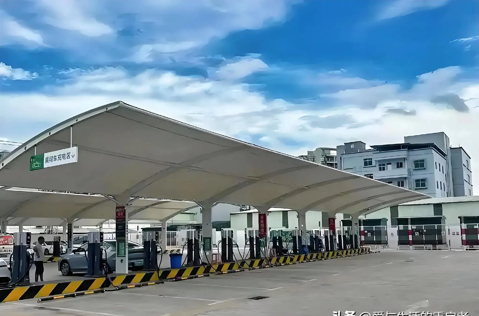 换电站与充电桩:谁能成为新能源车充电的王者?(图1)