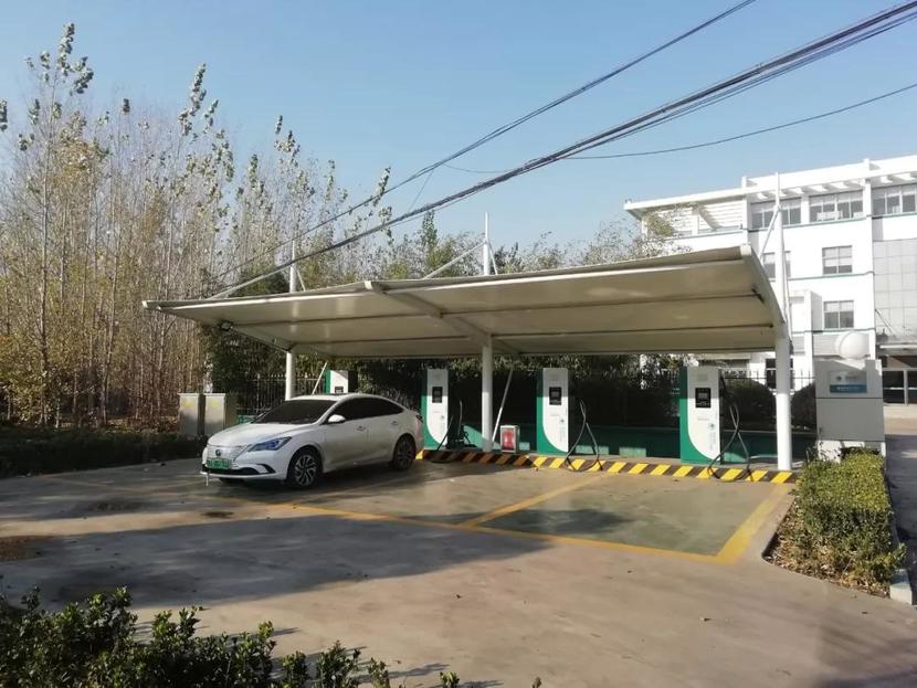 新华社泰州40座新能源重卡“超级充电站”开建(图1)